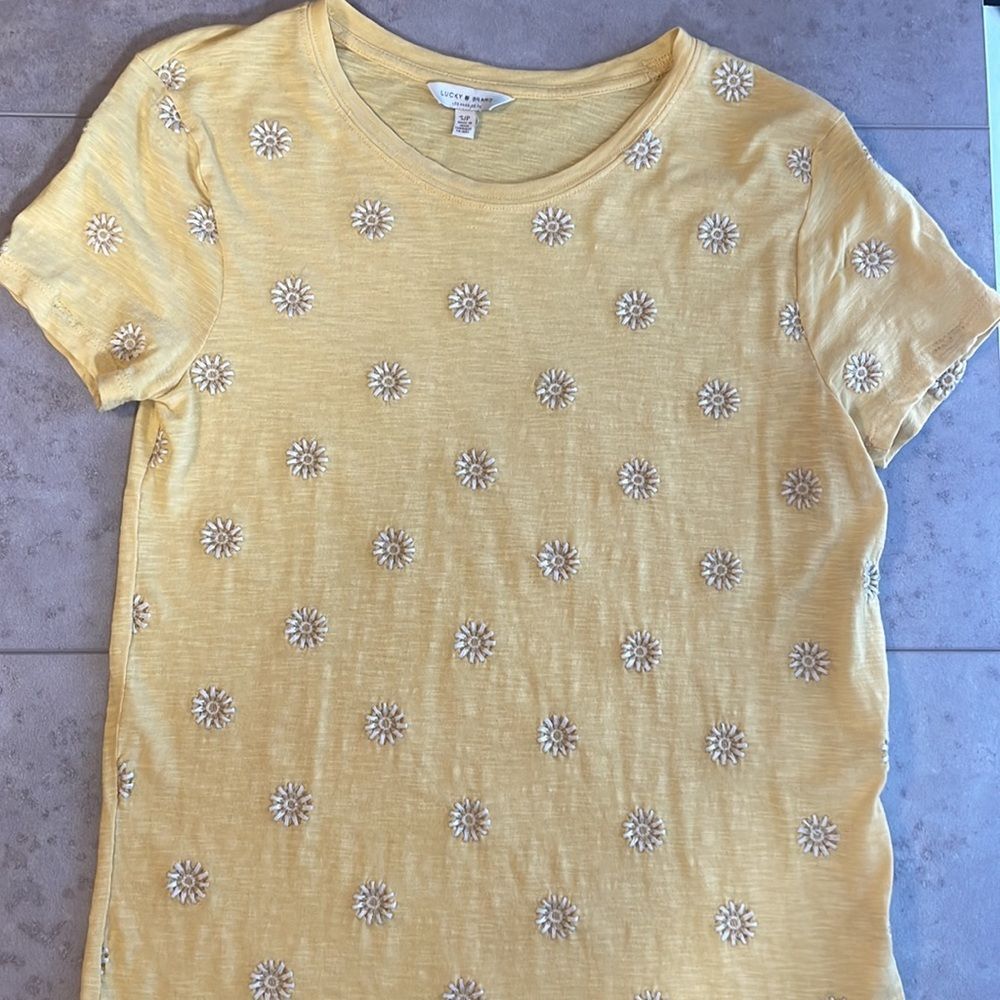 LUCKY BRAND Yellow Embroidered Daisy Short Sleeve Women’s Tee 100% Cotton Size S - Picture 5 of 12